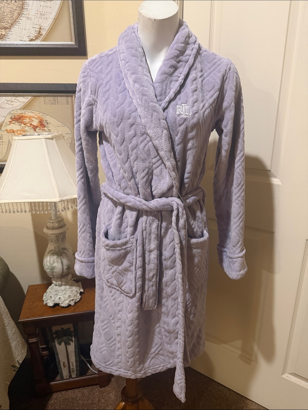Ralph Lauren Black Label Lilac Plush Shawl-Collar Robe with Monogram. Small - Picture 2 of 10